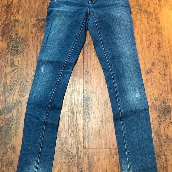 Basic straight leg jean - Picture 2 of 4